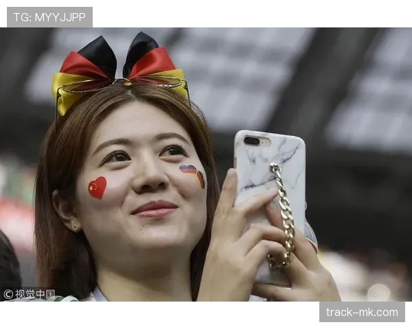 保加利亚球迷激情助威国家队,团结一心点燃赛场 保加利亚球迷激情助威国家队,团结一心点燃赛场