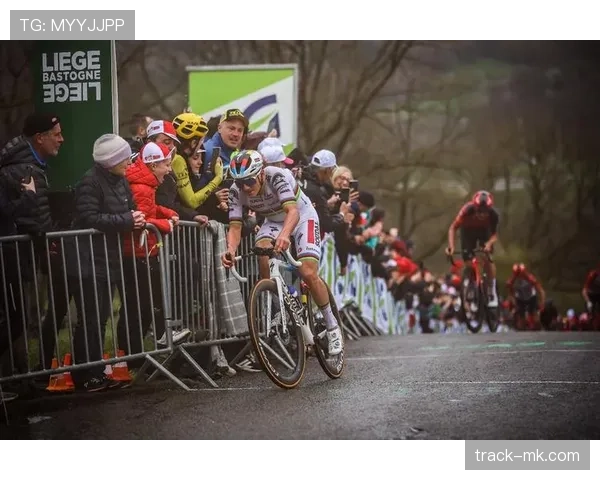 列日战术深度解析：优化球队战略提升比赛表现的关键举措