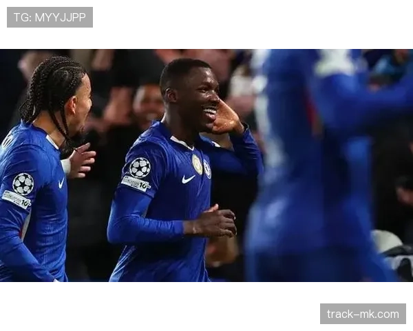 凯塞多防守能力显著提升,成功逼抢率上升成为球队中场核心 凯塞多防守能力显著提升,成功逼抢率上升成为球队中场核心