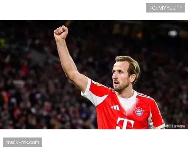 哈里·凯恩训练完回家路上还在啃鸡胸肉，这自律我真服了